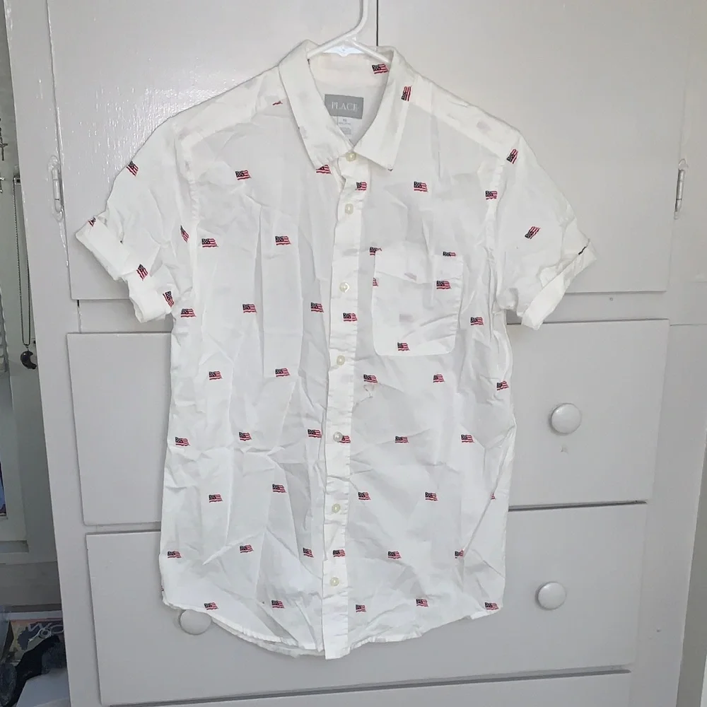 Boys/The Children's Place White Short-Sleeve Button-Up Shirt with Flag Print - Picture 1 of 3